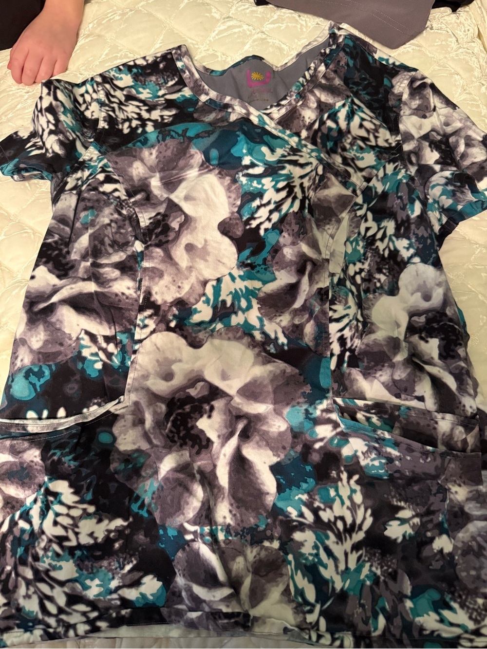 Urbane Floral Short Sleeve Top in Teal, Gray & Black